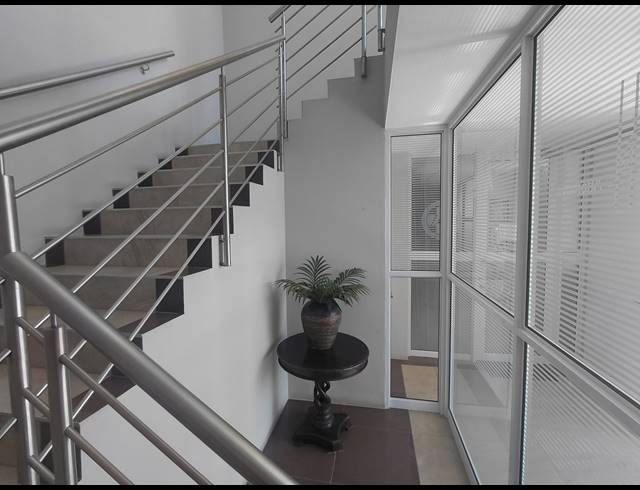 424M² OFFICE FOR SALE IN DAINFERN